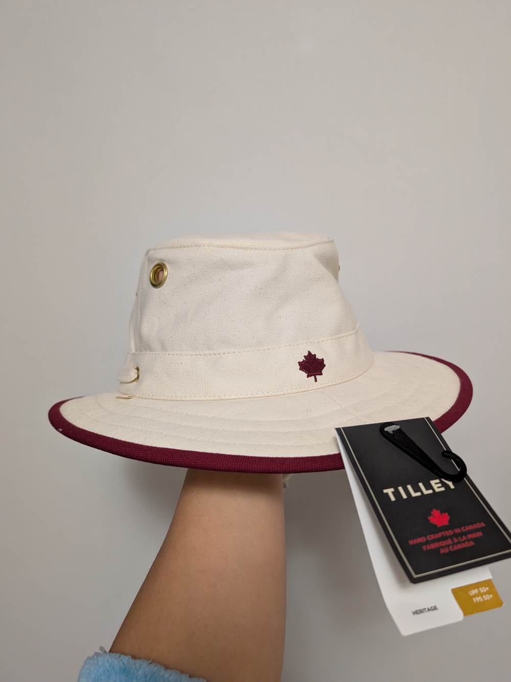 Tilley T5 Canada Day Adventure Hat Large NWT